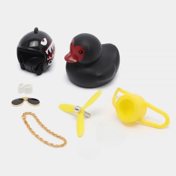 Гумова качка в машину в окулярах і шоломі аксесуар в машину качка в автомобіль велосипед мотоцикл 9 см